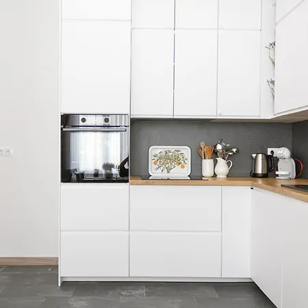 Apartment May Apartment Warna