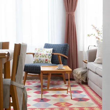 Apartment May Warna