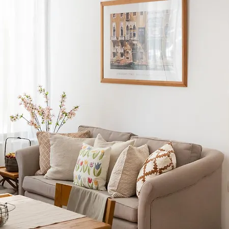 Apartment Apartment May Warna