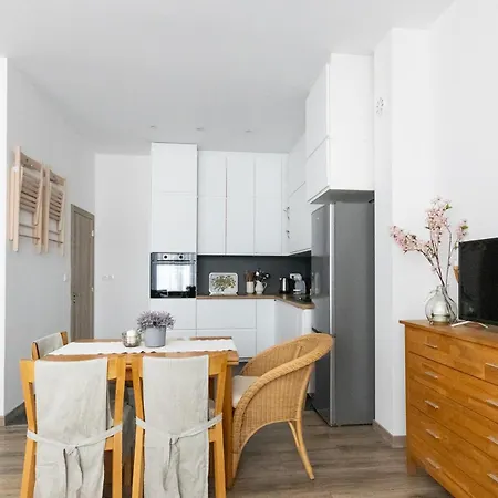 Apartment Apartment May Warna