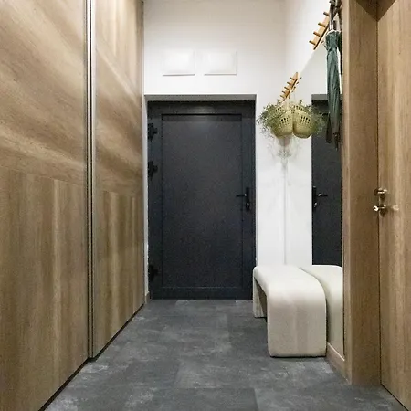 Apartment May Warna