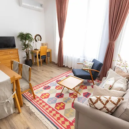 Apartment May Warna